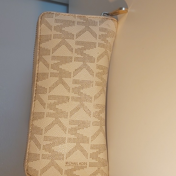 MICHAEL KORS WALLET - Picture 4 of 12